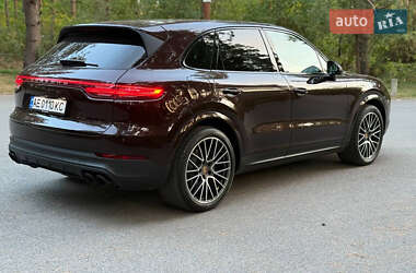 Позашляховик / Кросовер Porsche Cayenne 2022 в 