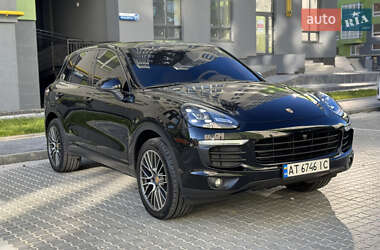 Позашляховик / Кросовер Porsche Cayenne 2015 в Івано-Франківську