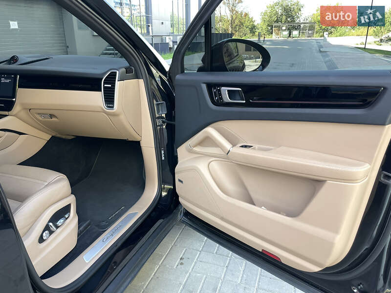 Внедорожник / Кроссовер Porsche Cayenne 2019 в Львове фото 35 Внедорожник / Кроссовер Porsche Cayenne 2019 в Львове