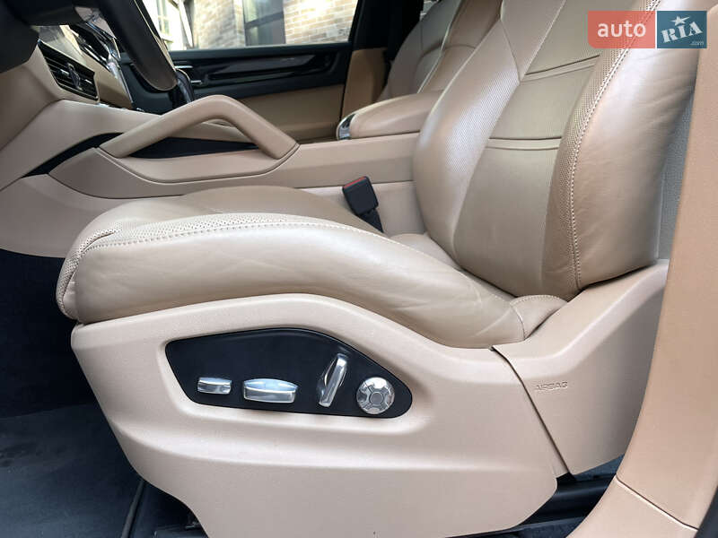 Внедорожник / Кроссовер Porsche Cayenne 2019 в Львове фото 45 Внедорожник / Кроссовер Porsche Cayenne 2019 в Львове
