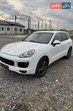 Позашляховик / Кросовер Porsche Cayenne 2015 в  фото 16 Позашляховик / Кросовер Porsche Cayenne 2015 в