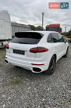 Позашляховик / Кросовер Porsche Cayenne 2015 в  фото 20 Позашляховик / Кросовер Porsche Cayenne 2015 в