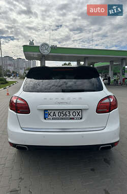 Позашляховик / Кросовер Porsche Cayenne 2013 в 