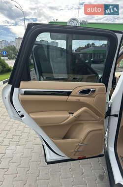 Позашляховик / Кросовер Porsche Cayenne 2013 в 