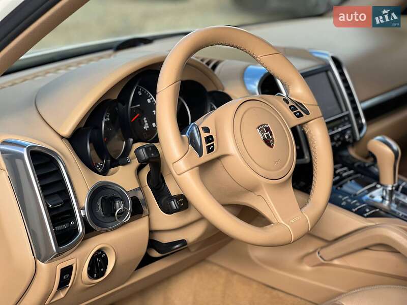 Внедорожник / Кроссовер Porsche Cayenne 2011 в Стрые