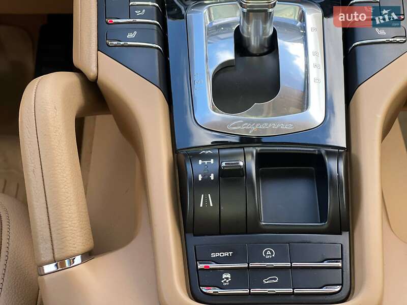Внедорожник / Кроссовер Porsche Cayenne 2011 в Стрые