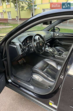 Внедорожник / Кроссовер Porsche Cayenne 2011 в 