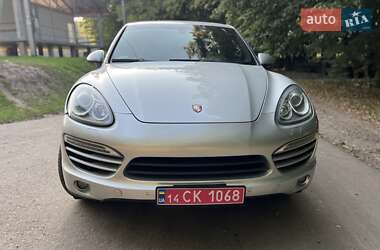 Позашляховик / Кросовер Porsche Cayenne 2012 в 