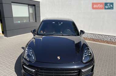 Позашляховик / Кросовер Porsche Cayenne 2016 в 