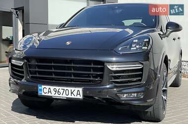 Позашляховик / Кросовер Porsche Cayenne 2016 в 