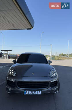 Позашляховик / Кросовер Porsche Cayenne 2015 в 