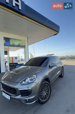 Позашляховик / Кросовер Porsche Cayenne 2015 в 