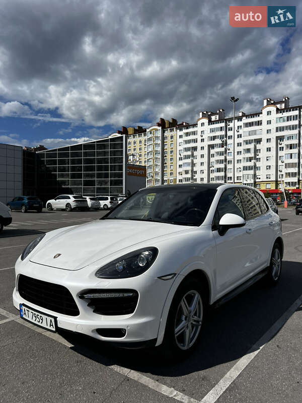 Внедорожник / Кроссовер Porsche Cayenne 2011 в 