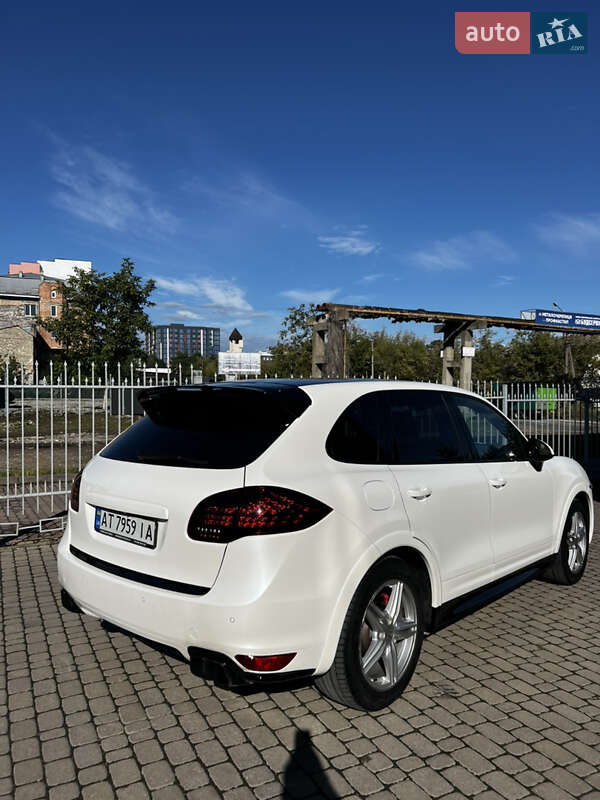 Внедорожник / Кроссовер Porsche Cayenne 2011 в Микуличине