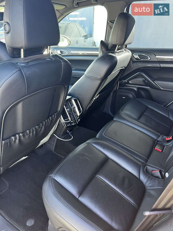 Внедорожник / Кроссовер Porsche Cayenne 2011 в Микуличине