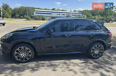 Позашляховик / Кросовер Porsche Cayenne 2015 в 