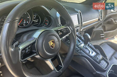 Позашляховик / Кросовер Porsche Cayenne 2015 в 