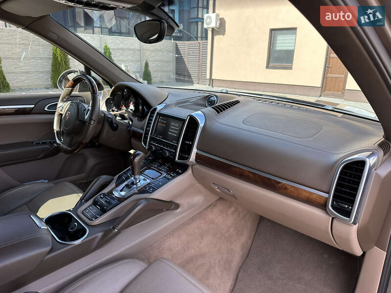 Внедорожник / Кроссовер Porsche Cayenne 2011 в Ровно
