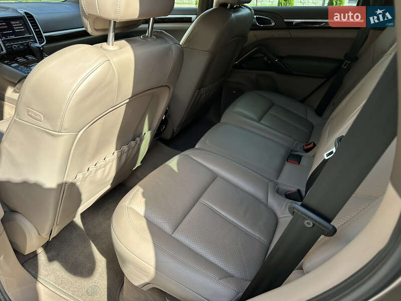 Внедорожник / Кроссовер Porsche Cayenne 2011 в Ровно