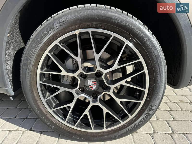 Внедорожник / Кроссовер Porsche Cayenne 2011 в Ровно