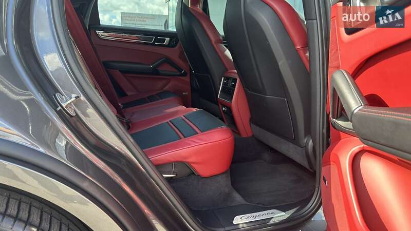 Внедорожник / Кроссовер Porsche Cayenne 2021 в Киеве