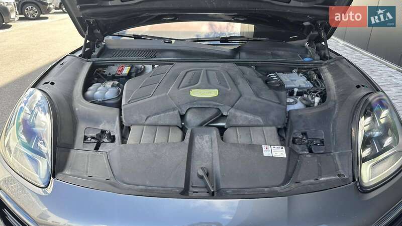 Внедорожник / Кроссовер Porsche Cayenne 2021 в Киеве