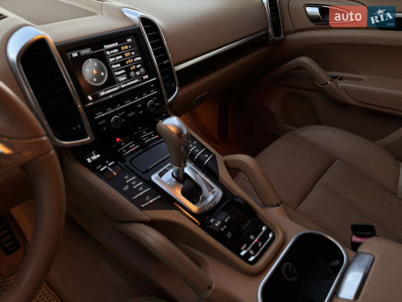 Позашляховик / Кросовер Porsche Cayenne 2011 в Тернополі