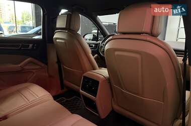 Позашляховик / Кросовер Porsche Cayenne 2018 в 