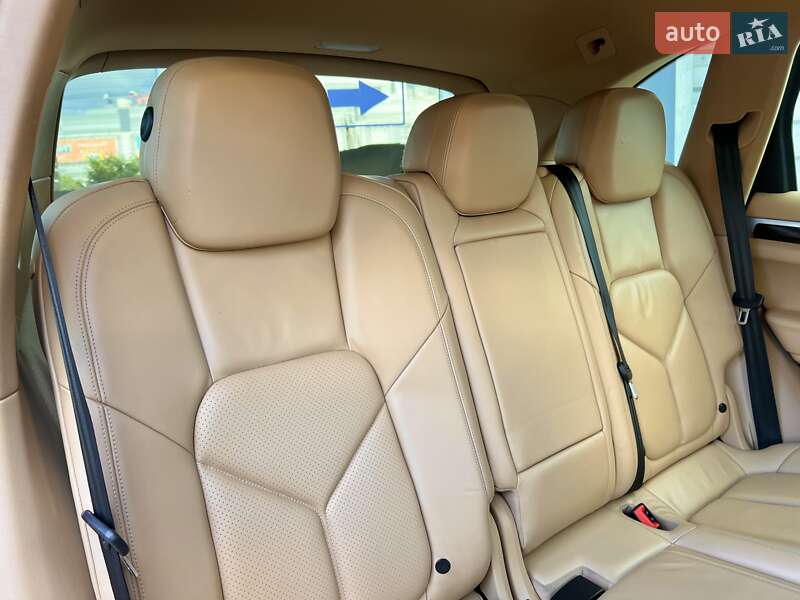 Внедорожник / Кроссовер Porsche Cayenne 2012 в Киеве