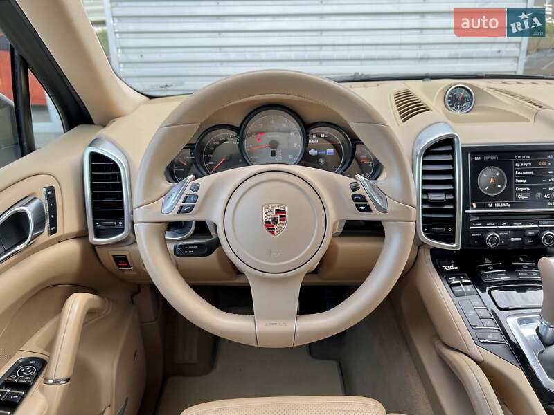 Внедорожник / Кроссовер Porsche Cayenne 2012 в Киеве