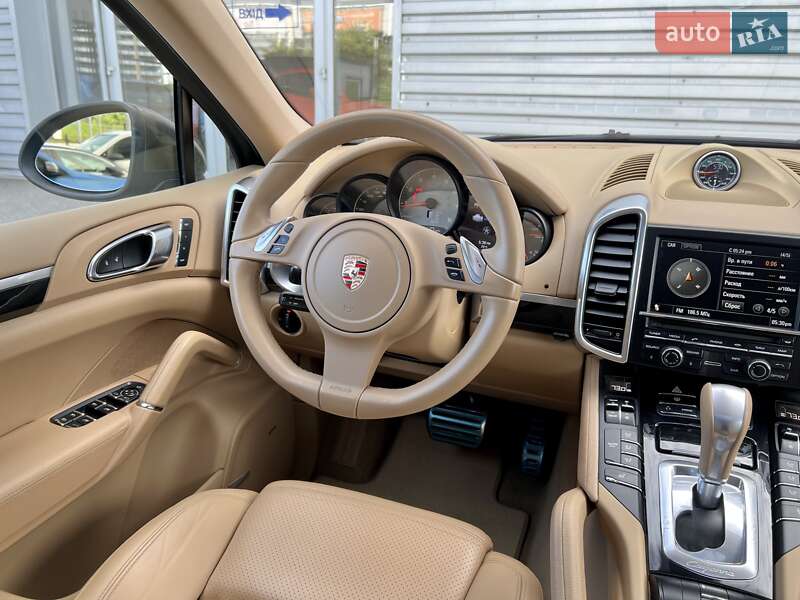 Внедорожник / Кроссовер Porsche Cayenne 2012 в Киеве