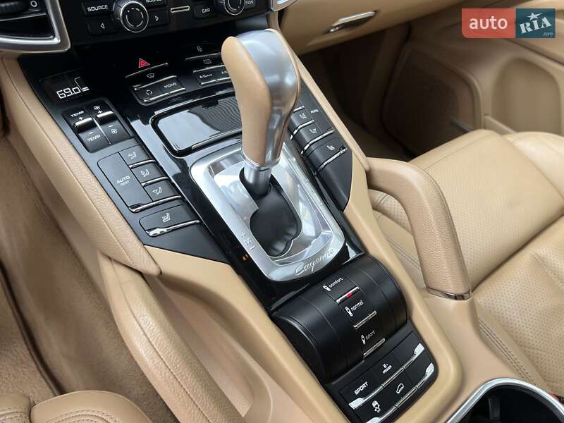 Внедорожник / Кроссовер Porsche Cayenne 2012 в Киеве