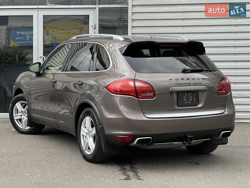 Внедорожник / Кроссовер Porsche Cayenne 2012 в Киеве