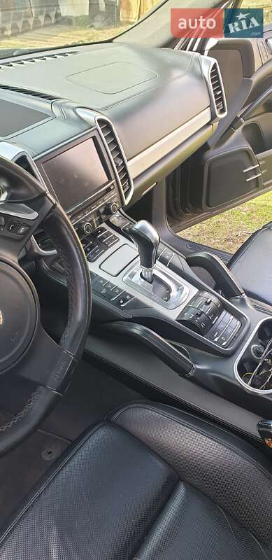 Внедорожник / Кроссовер Porsche Cayenne 2012 в Ромнах