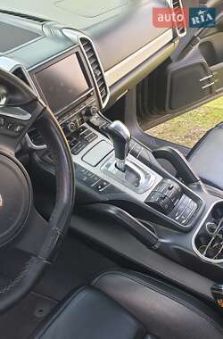 Позашляховик / Кросовер Porsche Cayenne 2012 в 