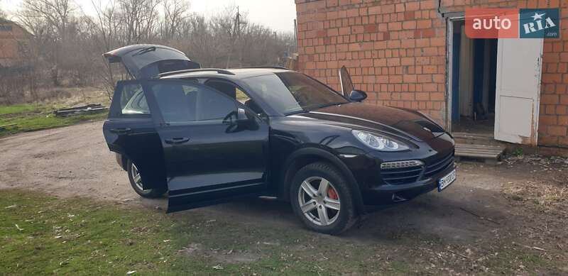 Внедорожник / Кроссовер Porsche Cayenne 2012 в Ромнах