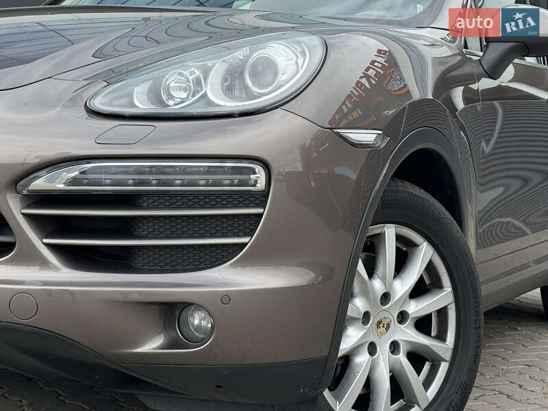 Внедорожник / Кроссовер Porsche Cayenne 2012 в Киеве