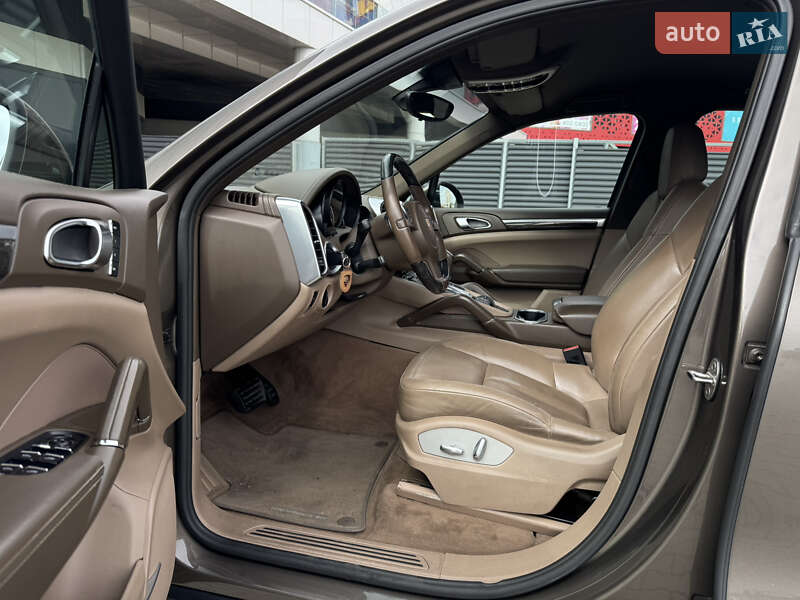 Внедорожник / Кроссовер Porsche Cayenne 2012 в Киеве