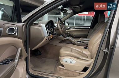 Внедорожник / Кроссовер Porsche Cayenne 2012 в 