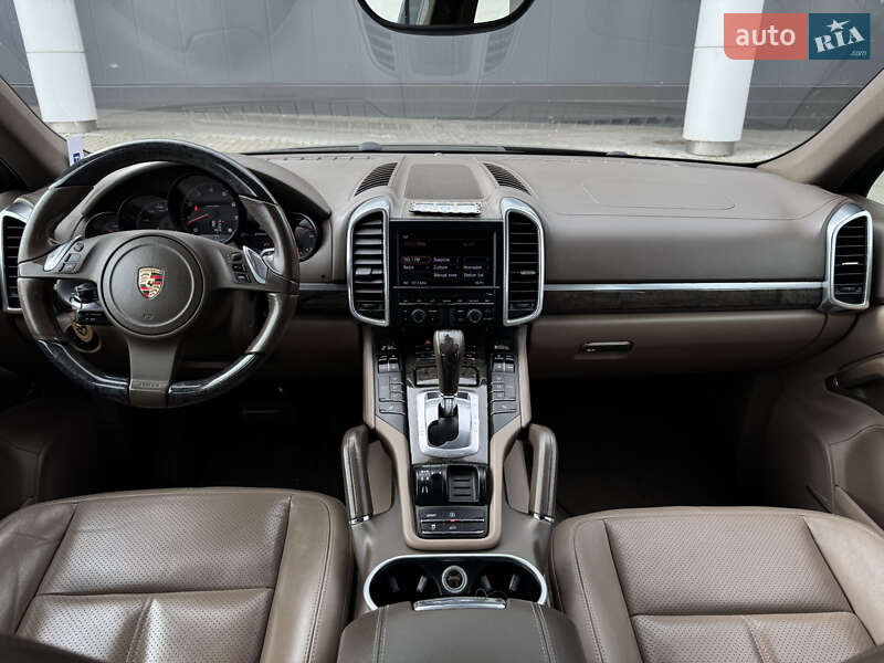Внедорожник / Кроссовер Porsche Cayenne 2012 в Киеве