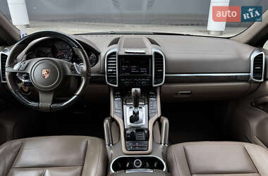 Внедорожник / Кроссовер Porsche Cayenne 2012 в 