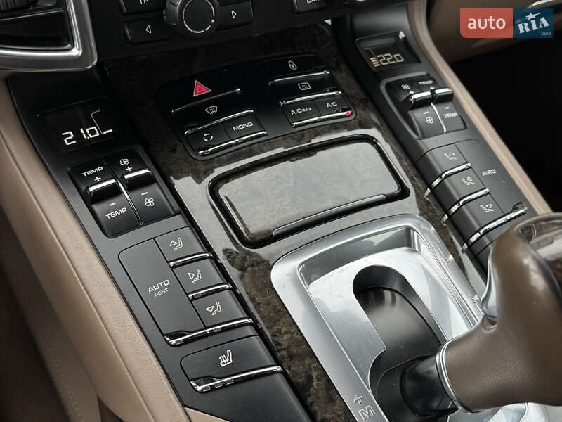 Внедорожник / Кроссовер Porsche Cayenne 2012 в Киеве