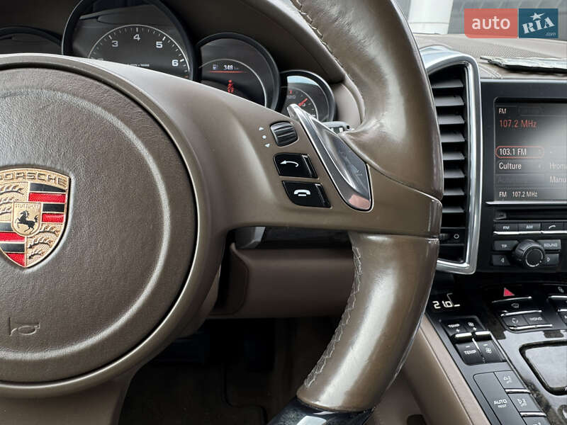 Внедорожник / Кроссовер Porsche Cayenne 2012 в Киеве