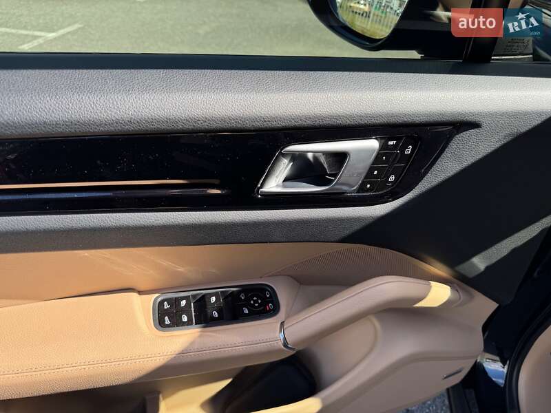 Позашляховик / Кросовер Porsche Cayenne 2019 в Києві