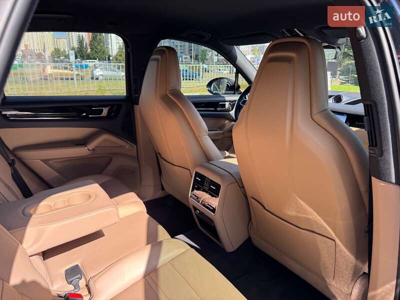 Позашляховик / Кросовер Porsche Cayenne 2019 в Києві