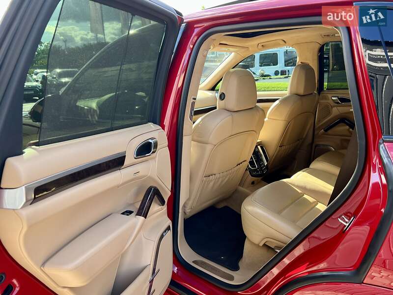 Внедорожник / Кроссовер Porsche Cayenne 2015 в Киеве