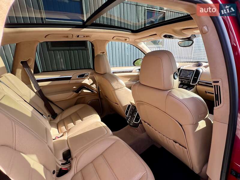 Внедорожник / Кроссовер Porsche Cayenne 2015 в Киеве