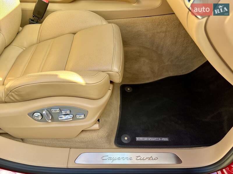 Внедорожник / Кроссовер Porsche Cayenne 2015 в Киеве