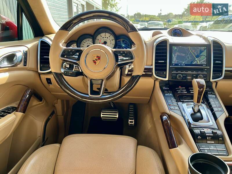 Внедорожник / Кроссовер Porsche Cayenne 2015 в Киеве