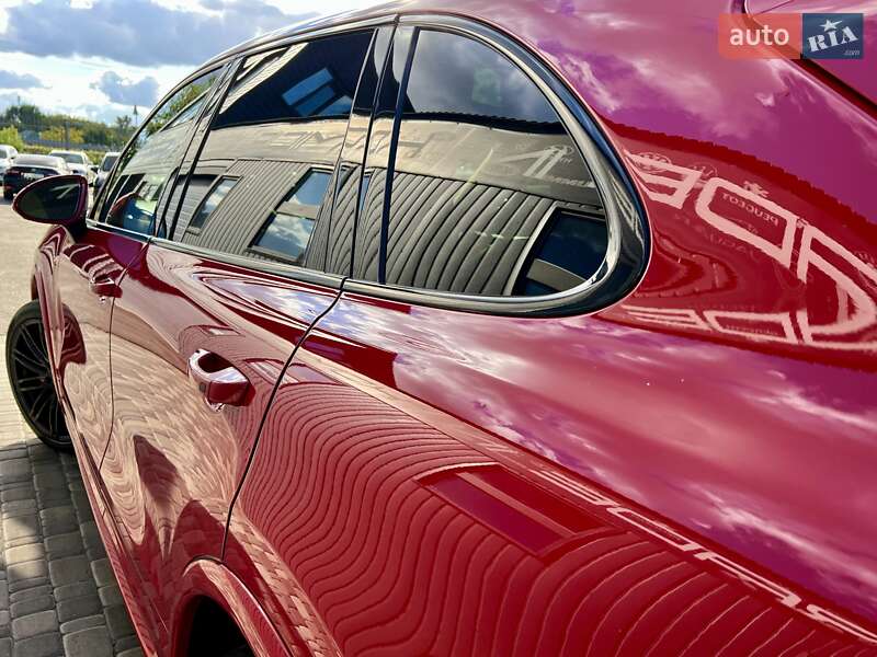 Внедорожник / Кроссовер Porsche Cayenne 2015 в Киеве